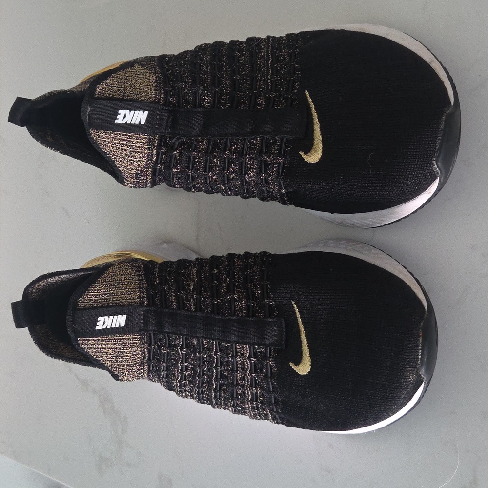 Womens Nike Phantom React - image 2